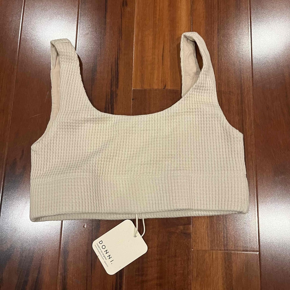 New‎ NWT DONNI Revolve Beige Top Ribbed Texture Wide Straps Cropped Size XS